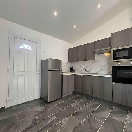 Maison Neuve 3 A 2 Pas De La - Fr-1-246a-377 * La Michelière